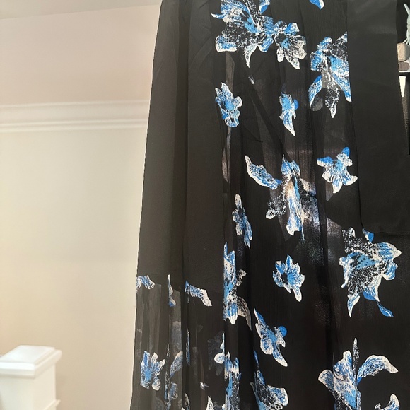 NWT - DVF black semi-sheer chiffon blouse with blue orchid print - Size 12 - Picture 6 of 11